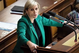 Senátorka Mračková Vildumetzová dostala koš plný hub: Fanoušci ji varovali. Nebýt jich, mohlo to špatně skončit - Super.cz